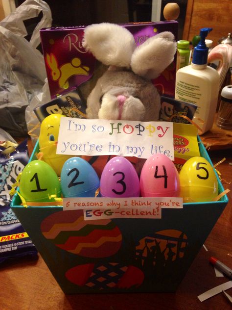 Easter Basket for girlfriend/boyfriend  "I'm so HOPPY you're in my life" "5 reasons I think you're EGG-cellent!"  Then put each reason in an egg Easter Basket Ideas For Boyfriend, Basket Ideas For Girlfriend, Husband Easter Basket, Cute Easter Basket Ideas, Boyfriend Easter Basket, Mens Easter Basket, Birthday Surprise For Girlfriend, Basket Ideas For Boyfriend, Ideas For Girlfriend