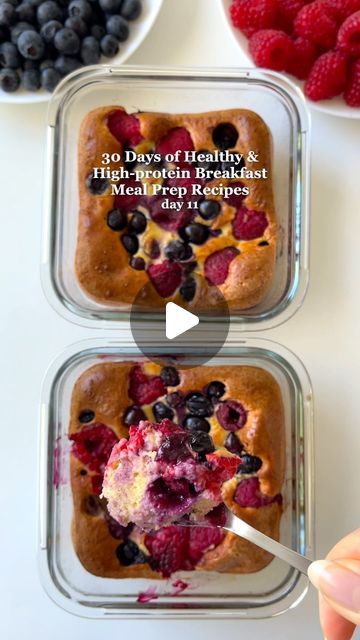 Selma | easy healthy recipes on Instagram: "Day 11 of 30 Days of Healthy & High-protein Breakfast Meal Prep Recipes: Cheesecake Pancake Bowls😍 These contain over 30g protein and no protein powder!
•
More recipes in my Ebook which has 100 healthy & easy recipes, link is in my profile🥰
•
Ingredients for two servings:
1 cup high protein cottage cheese (200g)
4 eggs
1 tablespoon maple syrup/honey
2 teaspoons vanilla extract
1 cup (gluten-free) oats (2.4 dl)
2 teaspoons baking powder
•
toppings:
berries of choice
•
1. Add all the ingredients into a blender and mix until smooth
2. Pour into greased glass containers or ramekins. Top with berries (push them into the batter a bit)
3. Bake at 180 Celsius degrees / 350 in Fahrenheit for 25-30 minutes
•
•
•
#breakfastmealprep #mealprepbreakfast #eas Healthy Breakfast Meal Prep Protein, Healthy Recipes No Cheese, Protein Breakfast Recipes Easy, Pancake Bowls Meal Prep, Meal Prep Pancake Bowl, Protein Pancake Meal Prep, Easy High Protein Breakfast On The Go, 30 G Protein Breakfast, High Protein Pancake Bowl