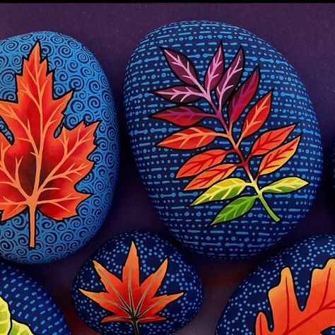 Fall Stone Painting, Fall Leaves Rock Painting, Rock Painting Patterns Ideas, Rock Painting Ideas For Fall, Rock Painting Ideas Fall, Autumn Rock Painting, Fall Painted Rocks, Fall Rock Painting Ideas, Fall Rock Painting