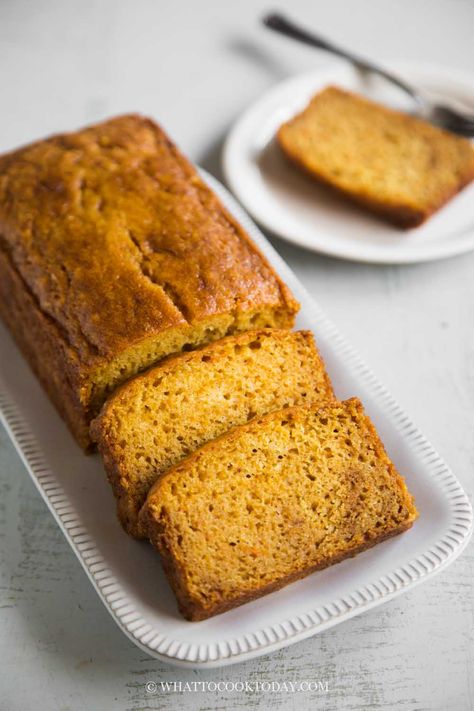 Easy Hawaiian Mango Bread Mango Quick Bread, Mango Bread Recipe Hawaii, Mango Loaf, Mango Bread Recipe, Butter Bread Recipe, Mango Bread, Mango Desserts, Mango Pie, Luau Food