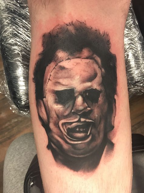 Leatherface Tattoo Ideas, Leather Face Tattoo Design, Texas Chainsaw Mascara Tattoo, Texas Chainsaw Tattoo, Leatherface Tattoo, Jigsaw Tattoo, Horror Sleeve, Arm Tattoos Black, 2023 Tattoo