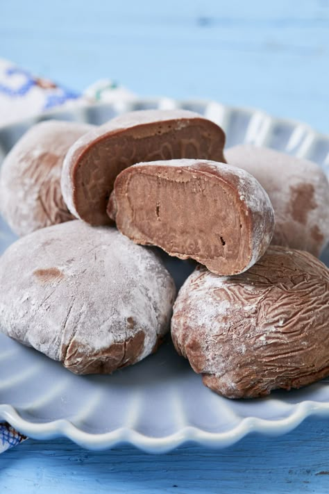 Chocolate Mochi Ice Cream, Mochi Ice Cream Recipe, Ice Cream Mochi, Chocolate Mochi, Mochi Ice, Mochi Recipe, Asian Sweets, Gelato Recipe, Bigger Bolder Baking