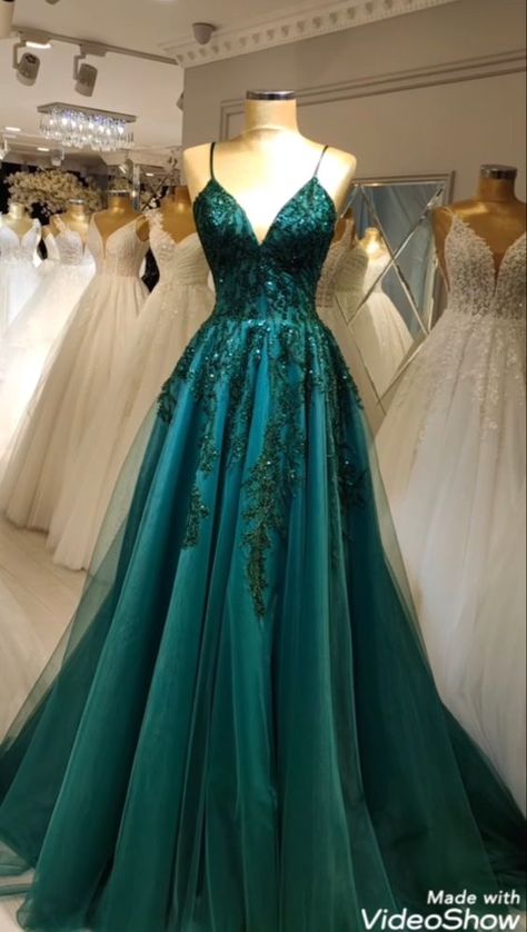 Dark Green Prom Dress, Green Ball Gown, Emerald Green Prom Dress, Prom Inspiration, Evelyn Hugo, Deb Dresses, Classy Prom Dresses, Stunning Prom Dresses, Prom Dress Inspiration