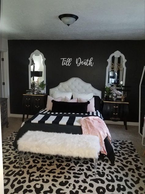 Luxury Room Bedroom, Dark Home Decor, Home Decor Ideas Living Room, Goth Home Decor, Black Room, Black Bedroom, Cute Bedroom Decor, Ideas Living Room, Apartment Decor Inspiration