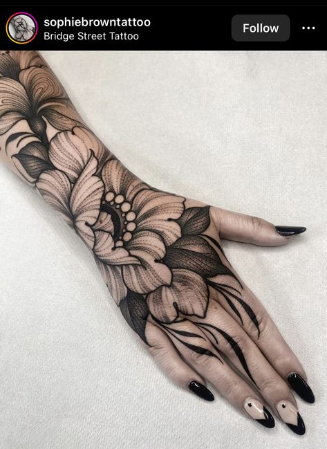 Floral Hand Tattoos, Tattoo Botanica, Peony Hand Tattoo, Flash Sleeve, Floral Hand Tattoo, Unique Hand Tattoos, Hand Tattoo Designs, Mandala Hand Tattoos, One Piece Tattoos