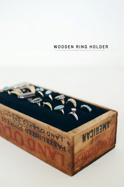 diy: wooden ring holder | CAKIES Ring Display Ideas, Wooden Ring Holder, Jewellery Display Ideas, Ring Holder Diy, Creative Jewelry Displays, Jewelry Booth, Show Display Ideas, Jewellery Displays, Jewelry Display Ideas