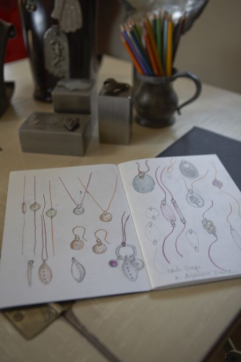 Monica's Pendant Sketches Sketching Jewelry, Drawing Jewellery, Meteor Jewelry, Jewelry Sketches, Jewellery Illustration, Jewel Drawing, Jewelry Rendering, Art Jewelry Design, Jewellery Design Sketches