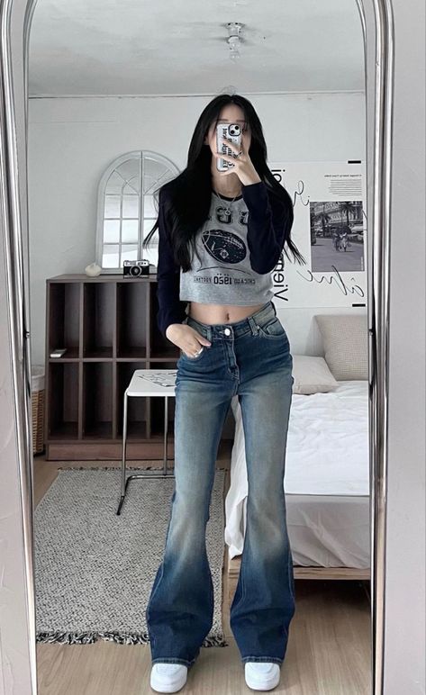 Flares Outfit Aesthetic, Y2k Modest Outfits, Modest Acubi Fashion, Blue Flared Jeans Outfit, Flared Jeans Outfit Aesthetic, Flared Jeans Outfit Y2k, Acubi Jeans, Blue Flare Jeans Outfit, Flare Jeans Outfit Aesthetic