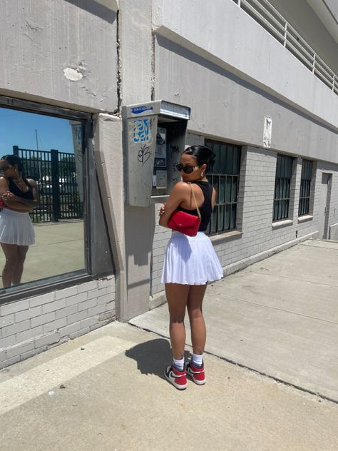 Poses Wearing Skirt, Summer Jordans Outfit, Jordans Summer Outfit, Tennis Skirt Gym Outfit, Skirts With Jordan’s, Outfits For Jordans Women, Skirt Outfits With Jordans, Jordan 1 Outfits Womens, Skirt And Jordans Outfit