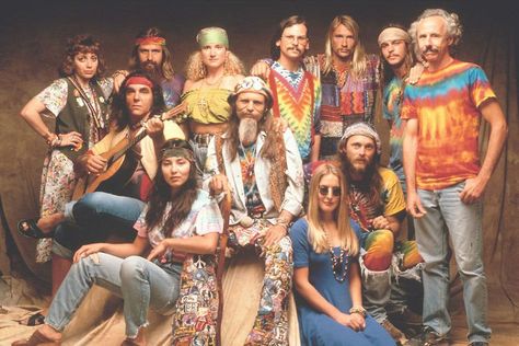 Why The Hippie Movement Is The Most Decadent Subculture Style Hippie Chic, 60s Aesthetic, 1960s Hippie, Hippie Tattoo, 60s Hippie, Moda Hippie, Hippie Party, Hippie Lifestyle, Hippie Movement