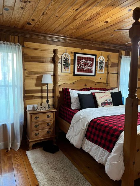 Rustic Bedroom Decorations, Cabin Bedroom Wall Ideas, Red Cabin Bedroom, Small Cabin Bedroom, Cabin Bedroom Ideas, Lodge Bedroom Decor, Lodge Style Bedroom, Cabin Inspired Bedroom, Cabin Style Bedroom