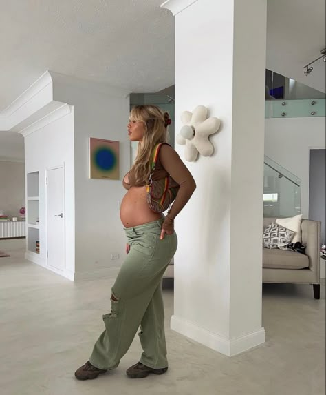 Tammy Hembrow Pregnant Outfit, Desi Perkins Pregnant, Pregnant Gym Outfits, Pregnancy Workout Outfits, Tammy Hembrow Pregnant, Pregnant Fits, Huge Pregnant, Hot Pregnancy Outfits, Pregnant Bellies