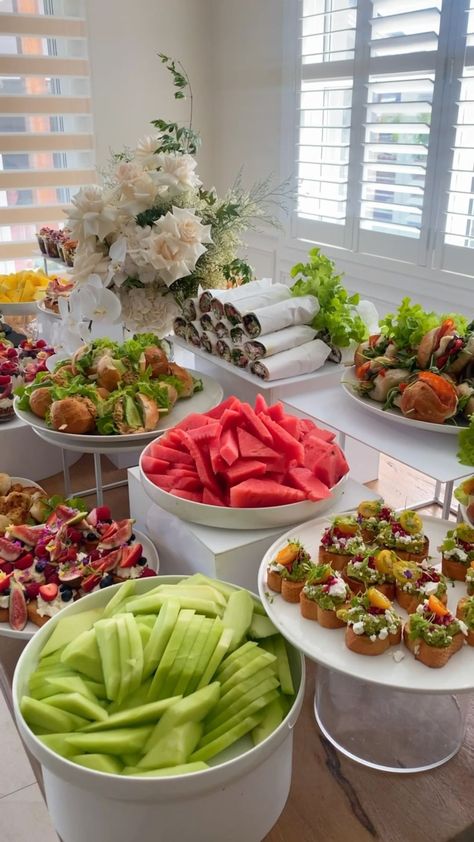 Serving Dishes For Entertaining, Breakfast Buffet At Home, Cabinet Makeover Kitchen, Ramadan Recipes Iftar, Catering Food Displays, Ideas Short Hair, Iftar Party, Kitchen Cabinet Ideas, Harry Style