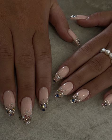 Gold Bejeweled Nails, Almond Prom Nails Acrylic, White Nail Gem Designs, Bedazzled Almond Nails, Nails With Gold Beads, Jewels On Nails Rhinestones, Nails With Lots Of Gems, Black With Rhinestones Nails, Nails With Rings On Hand