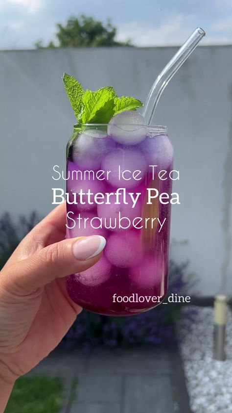 Summer Ice tea l Butterfly 🦋 Pea Tea Strawberry 🇺🇸 recipe in the c... | Ice Tea | TikTok Chasteberry Tea, Drink Essentials, Summer Iced Tea, Strawberry Recipe, Butterfly Pea Tea, Butterfly Pea Flower Tea, Tea Drink Recipes, Pearl Tea, Butterfly Tea