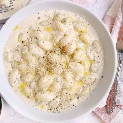 Gnocchi Truffle Alfredo | Foodtalk Gnocchi Truffle Cream Sauce, Truffle Gnocchi Sauce, Truffle Alfredo Sauce, Truffle Alfredo Pasta, Alfredo Gnocchi Recipes, White Truffle Pasta, Truffle Recipe Savory, Truffle Dinner Recipes, Truffle Gnocchi Recipes