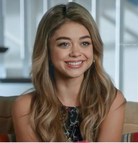 Sarah Hyland Blonde, Hayley Dunphy, Hailey Dunphy, Sarah Hyland Hair, Haley Modern Family, Modern Family Lily, Modern Family Haley, Haley Dunphy, Sarah Hyland