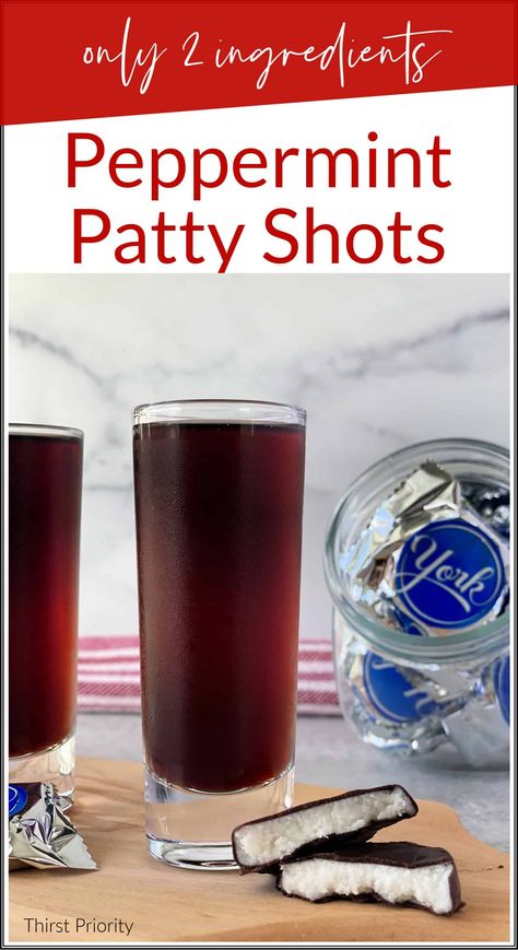 Peppermint Shots Holiday Drinks, Christmas Shots Recipes, Jolly Rancher Shot, Easy Shot Recipes, Peppermint Cocktail, Shots Recipes, Energizing Smoothies, Chocolate Shots, Christmas Shots