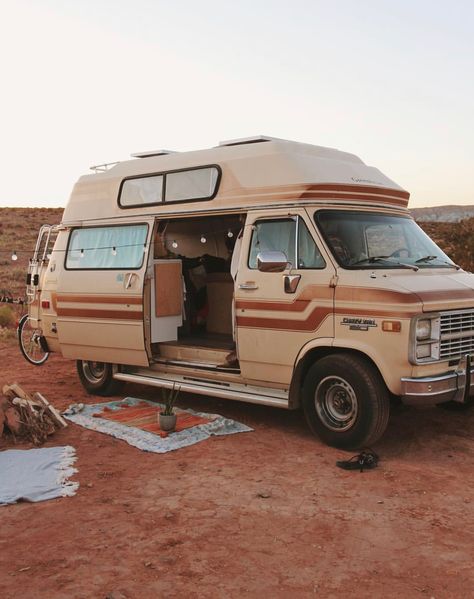 Next on our list of van life ideas is wooden cladding. This is becoming a popular way to build out the interior of your campervan, and I can see why, the rustic wood really gives the impression of being in a rustic cabin in the forest, not of being in a campervan. It is also a practical way to build the interior walls of your campervan Van Life Ideas, Cabin On Wheels, Old Van, Van Builds, Van Kitchen, Vans Painted, Camper Van Life, Interior Boho, Campervan Conversion