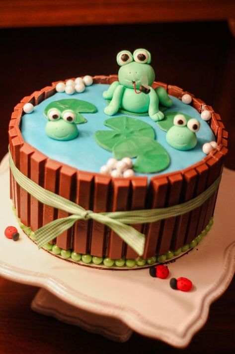 Frogs in the Pond Pond Cake Ideas, Frog Cake Ideas, Pond Cake, Kitkat Cake, Kit Kat Cake, Frog Cake, Frog Pond, Cake Liner, Cake Decorating With Fondant