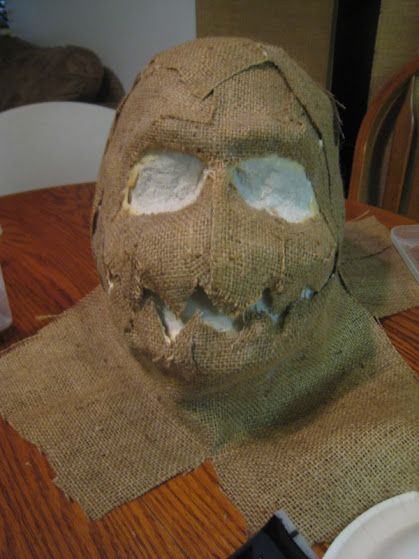 Scifi Creatures, Monster Mud, Scarecrow Mask, Skull Ideas, Monster Mouth, October Ideas, Diy Halloween Decor, Crafting Tools, Halloween Bash