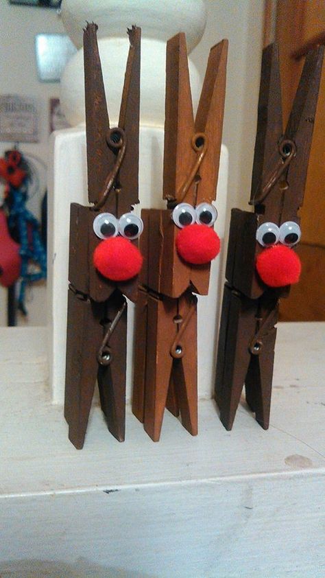 Clothes Pin Reindeer Crafts, Clothespin Reindeer Ornaments, Christmas Clothes Pin Crafts, Clothespin Reindeer Craft Ornaments, Closepin Craft, Reindeer Clothespin Ornaments, Clothes Pin Crafts Christmas, Clothespin Christmas Crafts, Clothes Pin Crafts For Adults