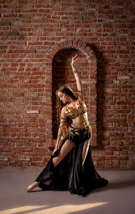 Belly Dancer Photoshoot, Belly Dance Photography, Belly Dance Pose Reference, Belly Dance Photoshoot, Belly Dancer Photography, Belly Dance Poses, Bellydance Photoshoot, Bellydance Photography, Dance Bellydance