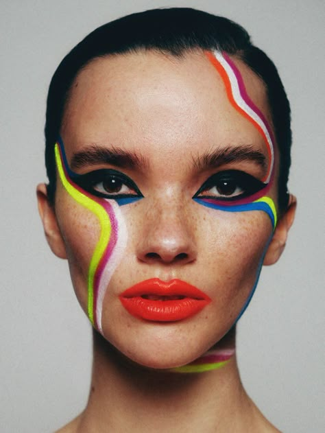 Face Paint Photography, Paint On Face Photography, Editorial Colorful Makeup, Abstract Art Makeup, Geometric Makeup Looks, Geometrical Makeup, Creative Makeup Photoshoot Ideas, Face Paint Photoshoot, Make Up Artistique