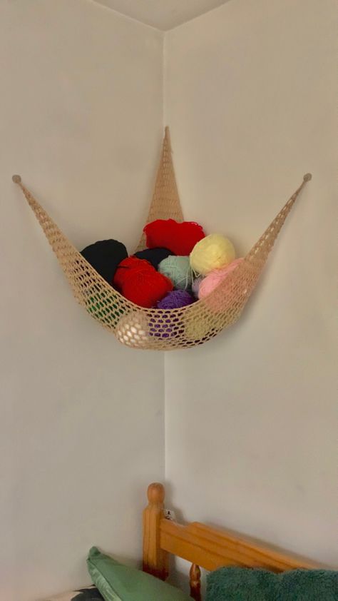 Dorm Crochet Ideas, Crochet Storage Hammock, Crochet Room Decor Ideas Bedrooms, Dorm Crochet, Crochet Dorm Decor, Room Inspo Diy, Crochet Shelf, Yarn Storage Ideas, Bedroom Inspo Aesthetic