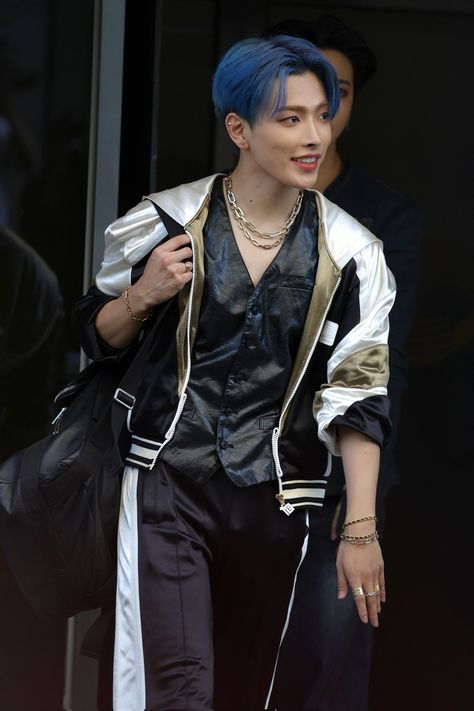 230617 | Hongjoong ATEEZ from Music Bank cr: doll_pick Kim Hongjoong Ateez, Hongjoong Split Dye, Hongjoong Full Body Pic, Hoonjoong Ateez, Hong Joong, Oh Captain My Captain, Pirate Kids, Captain My Captain, Ateez Hongjoong