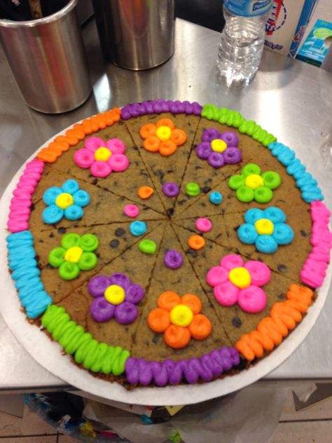 Such colors! Cookie Cake Designs Ideas, Cookie Slices Decorated, Cookie Cake Designs, Pizza Cake, Pull Apart Cupcake Cake, Buttercream Decorating, Cake Writing, Cookie Cake Birthday, Chocolate Chip Cookie Cake