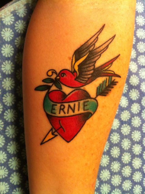 My Sailor Jerry homage to Ernie by James Fanara at Old Gold in Bellingham. Tattoo Prague, Traditional Heart Tattoos, Tattoo Mom, Third Eye Tattoos, Melbourne Tattoo, Sparrow Tattoo, Tattoo Apprenticeship, Bug Tattoo, Swallow Tattoo