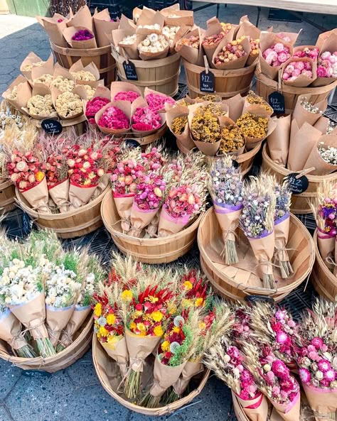 things to do in new york New York City Flowers, Spring In New York City, Flower District New York, New York In The Spring, Flower Crown Ideas, Flower Wagon, Wagon Ideas, Diy Flower Projects, Flower Shop Interiors