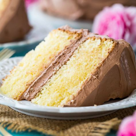 Yellow Cake Recipe Bakery Yellow Cake Recipe, Cake Recipes Uk, Yellow Butter Cake, Sugar Spun Run, Moist Yellow Cakes, Yellow Cake Recipe, Chocolate Fudge Frosting, Clam Recipes, Yellow Cake