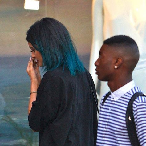 Blue Tip Hair, Black Hair With Blue Tips, Blue Hair Tips, Blue Dip Dye Hair Brunette, Blue Short Hair, King Kylie Blue Hair, Kylie Teal Hair, Black Blue Hair, Blue Hair Color