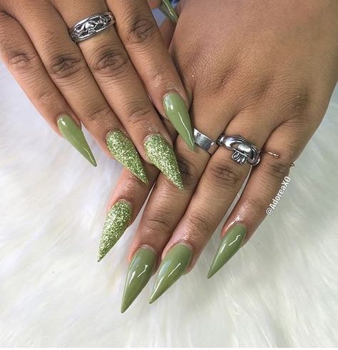 @Angelic_Vanity Green Stilletto Nails, Nail Design For Winter, Nagel Design, Matte Nail, Style Nails, Nail Jewels, Matte Nails Design, Colorful Nail Designs, Glam Nails