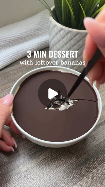 Quick At Home Desserts, Leftover Cake Ideas, Fun And Easy Desserts, Leftover Banana Recipes, Danish Wedding Cookies, Late Night Dessert, 15 Minute Desserts, Leftover Bananas, Banana Chocolate Cake