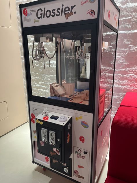 New York Glossier, Glossier Nyc, Vending Machine Aesthetic, Glossier New York, Aesthetic Glossier, Machine Aesthetic, New York City Aesthetic, Claw Machine, Aesthetic Cute