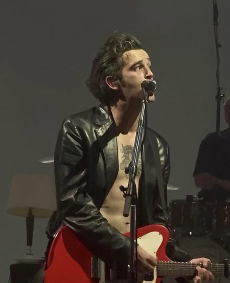 Matty Healy Red Guitar, 1975 Aesthetic, Ratty Healy, Hot Singers, Truman Black, Ruin My Life, Matthew Healy, 30 Year Old Man, Red Guitar