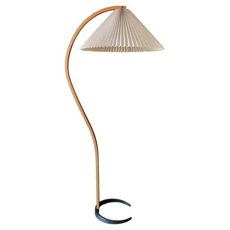 Original Caprani Bentwood Floor Lamp, ca. 1970 For Sale at 1stDibs Victorian Flat, Portland Apartment, Traditional Vases, Standing Light, Decorating A New Home, Minimal Home Decor, Stylish Floor Lamp, Bleached Wood, Study Home