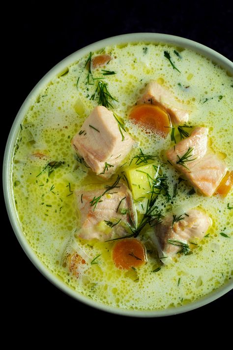 Hearty & creamy traditional Finnish Salmon Soup - Lohikeitto. Warms you up instantly and it's really filling! #Finland #soup #salmon | cookingtheglobe.com Finnish Salmon Soup, Salmon Soup, Scandinavian Food, Fish Soup, Minestrone, Fish Dishes, Salmon Recipes, Soup And Salad, Fish Recipes