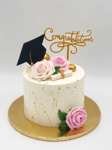 Cakes For Graduation Party, Cakes For Graduation High School, Birthday Graduation Cakes, Simple Cake For Graduation, Single Tier Graduation Cake, Graduation Theme Cake Ideas, One Tier Graduation Cake, Graduation Cake Designs 2023, Simple Graduation Cakes 2023