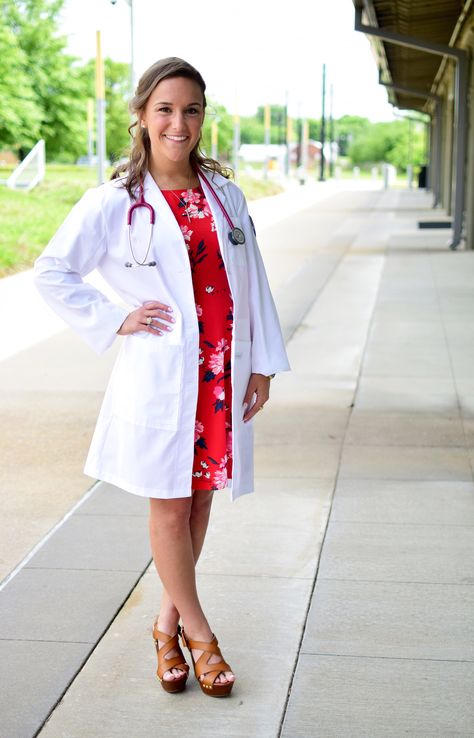 Nursing graduation pictures by Hailey Merlo Photography @ UAMS Nursing School Graduation Pictures, Nursing Pictures, Nurse Pics, Nursing Graduation Pictures, Nurse Photos, Nursing Humor, Medical Photography, Nursing Schools, Nursing School Graduation