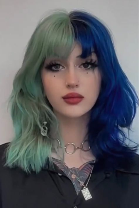 Half Black Half Teal Hair, Blue And Green Hair Split, Shoulder Length Split Dye Hair, Two Hair Colors Split, Hair To Show Hairdresser, Types Of Hair Dye Style, Brown Split Dye, Split Dyed Hair Short, People With Dyed Hair