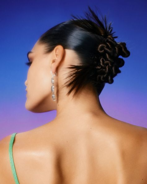 90s Runway Hairstyles, 90s Twist Bun, 90s Twist Hairstyles, Bun With Spikes, Spiked Bun Hairstyle, Street Hairstyle, Edgy Updo, Spike Hair, Hair Twist Bun