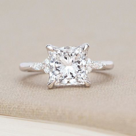 Brilliant Earth on Instagram: “Princess cut diamonds are designed to maximize sparkle while maintaining a chic square shape. ✨ We love how this one dazzles in our Nadia…” Simple Wedding Rings Engagement, Gold Engagement Ring Unique, Engagement Rings Round Gold, Vintage Engagement Rings Simple, Halo Engagement Ring Wedding Band, Brilliant Earth Rings, White Gold Wedding Ring, Ring Cuts, Open Gallery