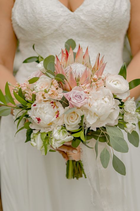 Protea Bridal Bouquet Pink, Protea And Rose Bouquet, Bridal Bouquet Protea, Protea Bouquet Wedding, Protea Bridal Bouquet, Protea Wedding Bouquet, Bridal Bouquet Eucalyptus, Protea Wedding, Protea Bouquet