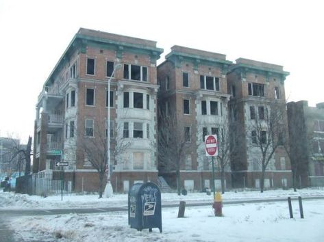 Abandoned Apartment Building, Apartment Building Architecture, Detroit Apartment, Abandoned Apartment, Detroit Ruins, Apartment Building Exterior, Detroit Houses, Abandoned Detroit, Building Aesthetic