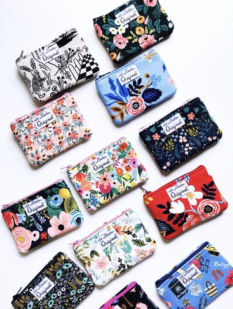 fabric coin purses in a variety of floral prints Canvas Bag Diy, Canvas Bag Design, Cute Coin Purse, Oil Bag, Painted Tote, Painted Bags, Handmade Purses, Handmade Handbags, Sewing Projects For Beginners