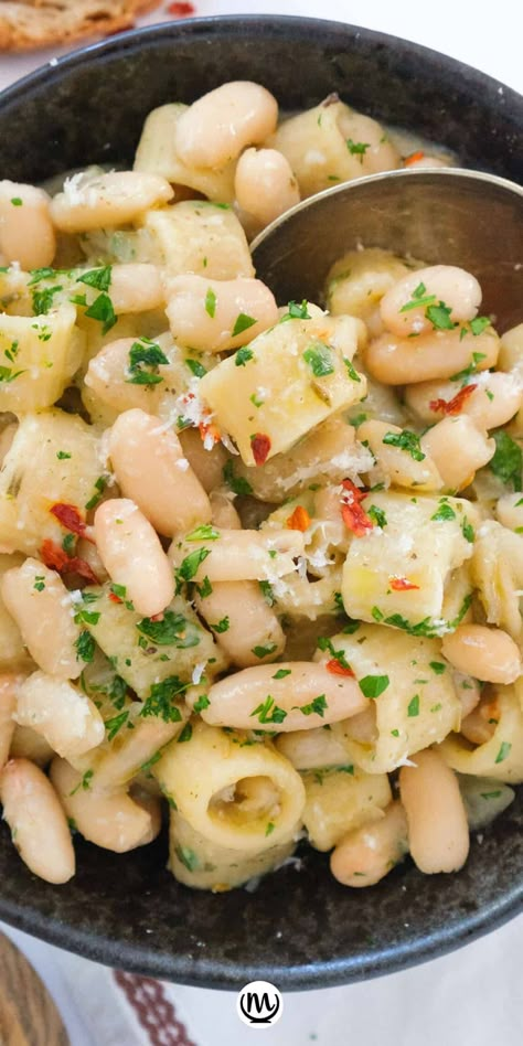 This pasta with cannellini beans is a breeze to make in one pot with simple pantry staples! It's economical, full of plant-based protein and big flavor! #pastawithbeans #cannellinibeanrecipes #veganpastarecipes #beanrecipes Meatless Pasta Recipes, Canellini Beans, Bean Pasta Recipes, Cannellini Beans Recipes, Meatless Pasta, Veggie Dinners, Simple Favor, Cannellini Bean, Beans Recipes